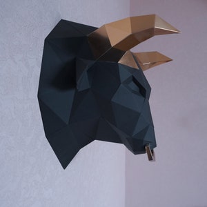 Bull trophy. Low poly paper sculpture printable DIY pdf papercraft template