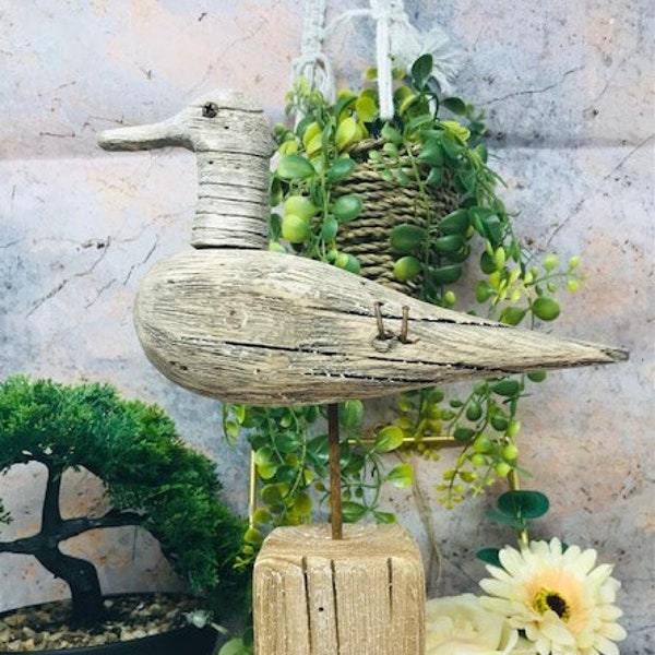 Seagull Sculpted from Reclaimed Wood: Coastal Ornament for Nautical Home Decor