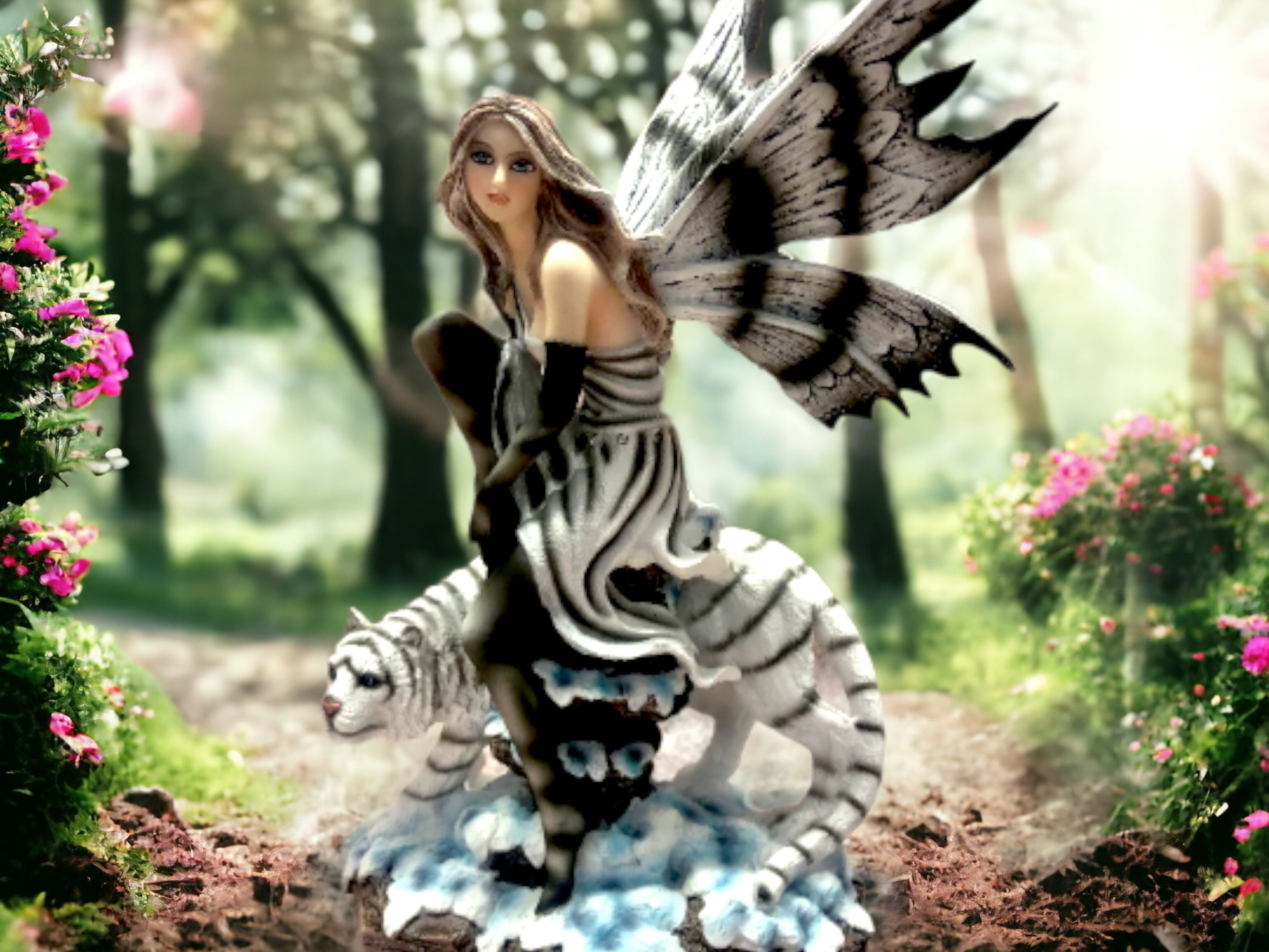 Figurine de fée avec un tigre blanc