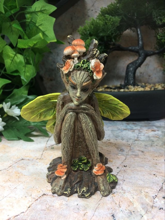 Vvikizy - Monstre de champignon de fée Statue de jardin en résine de  monstre féerique champignon, gothique, exquise deco statuette