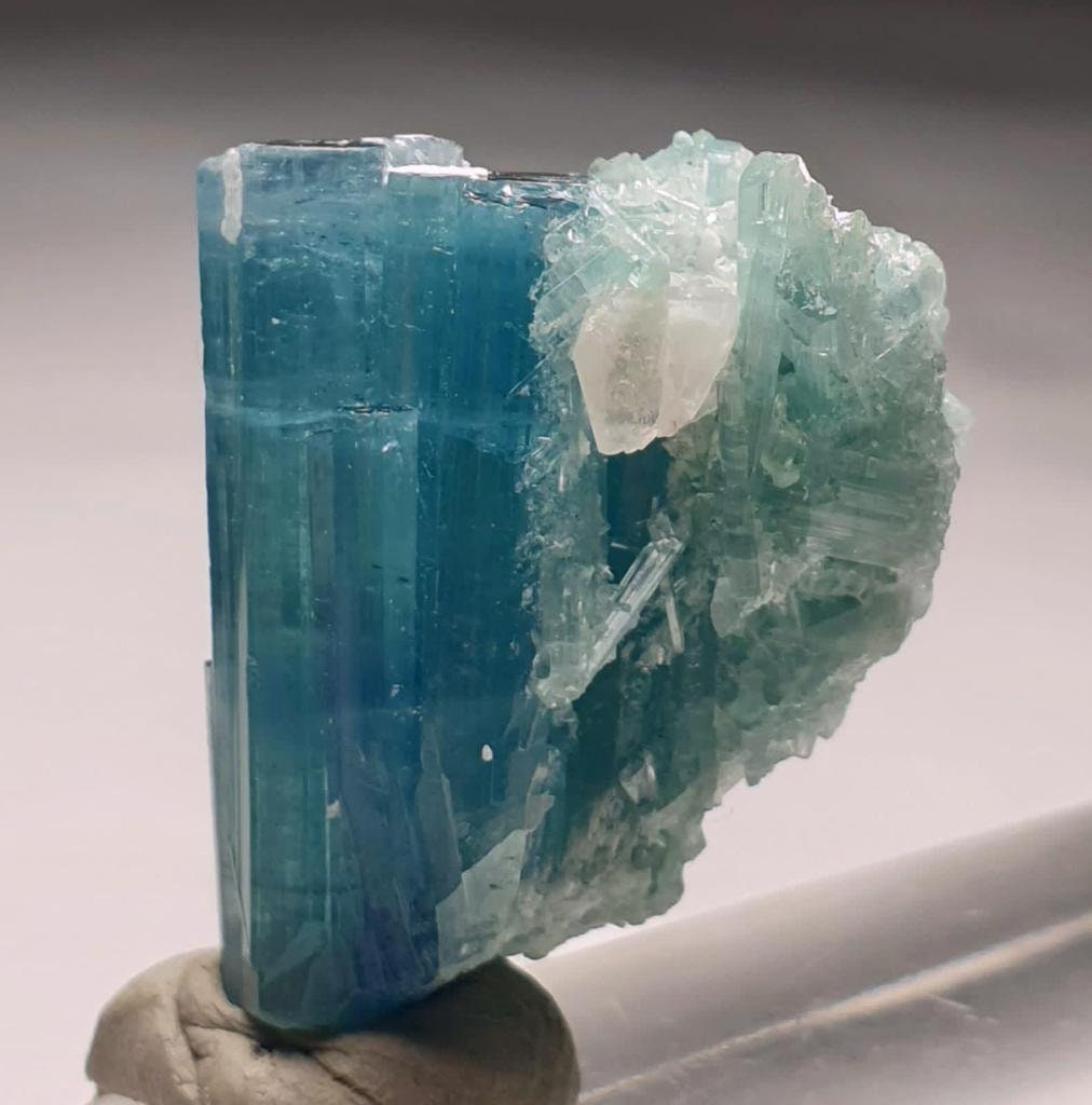 最高品質のパライバトルマリンの束型標本 - Etsy 日本