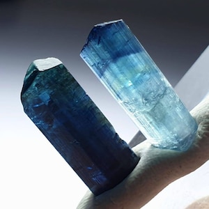 Mooie toermalijn indicoliet en hemelsblauwe kristallen 2 stuks