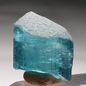 Prachtig indicolietkleurig toermalijnkristal