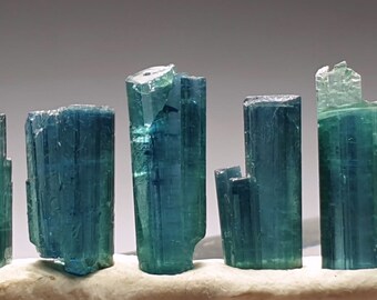 Espray de cristales de turmalina indicolita - Afganistán, 11 cts