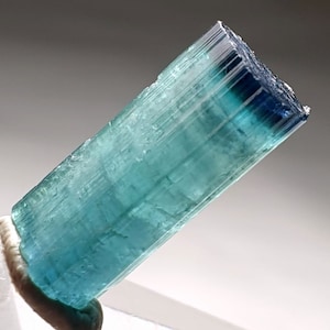 Prachtige indicoliet dop toermalijn tweekleurig kristal