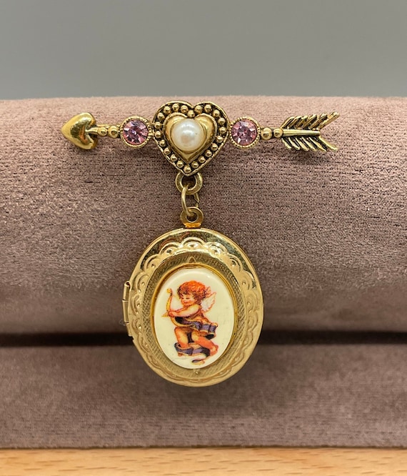 Vintage Avon Gold tone cupid locket brooch circa 1