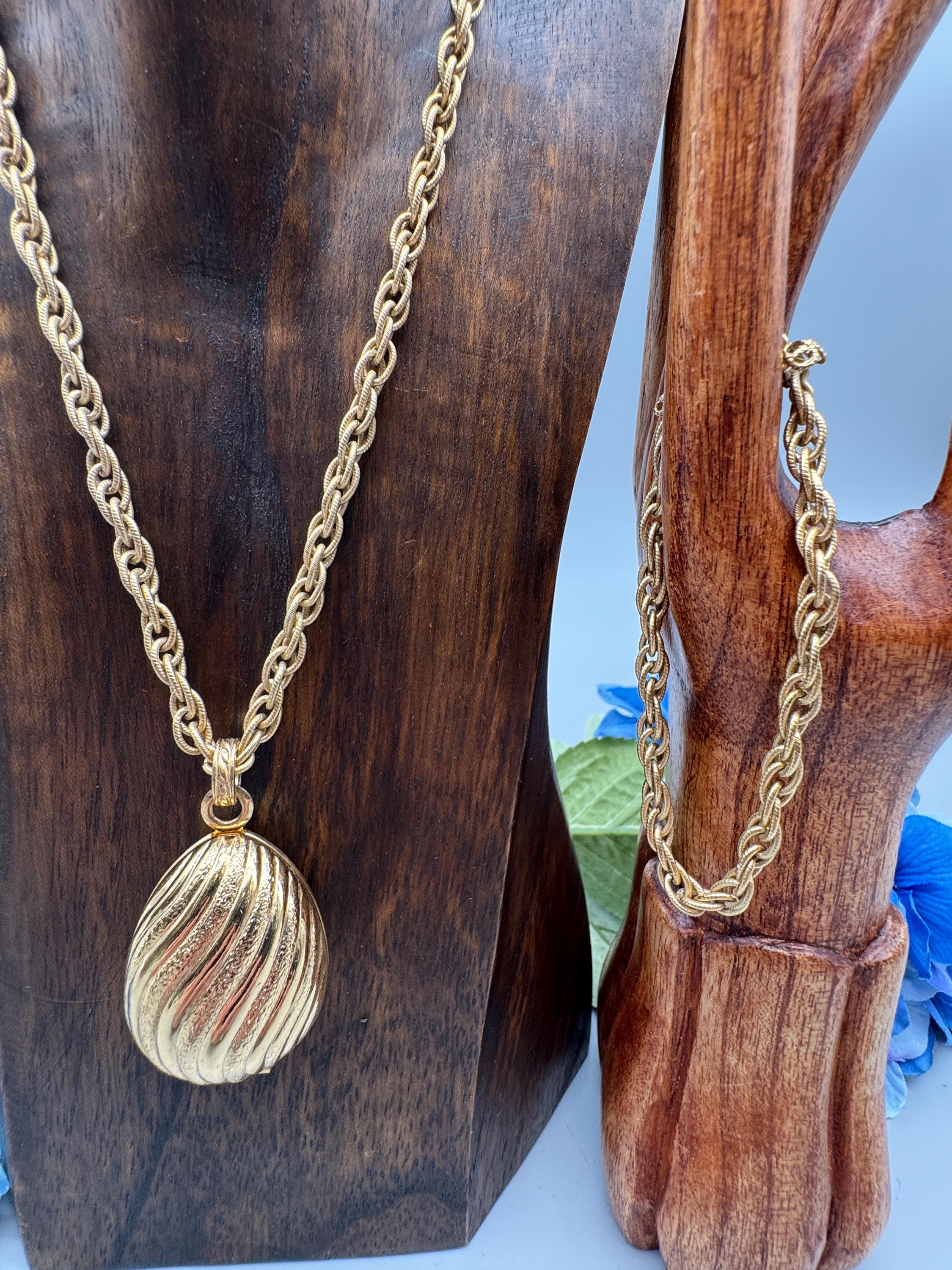 Collier Vintage Avon En Argent - Pendentif Rond Avec Strass Bleu Et Filigrane - Longueur 16 Pouces