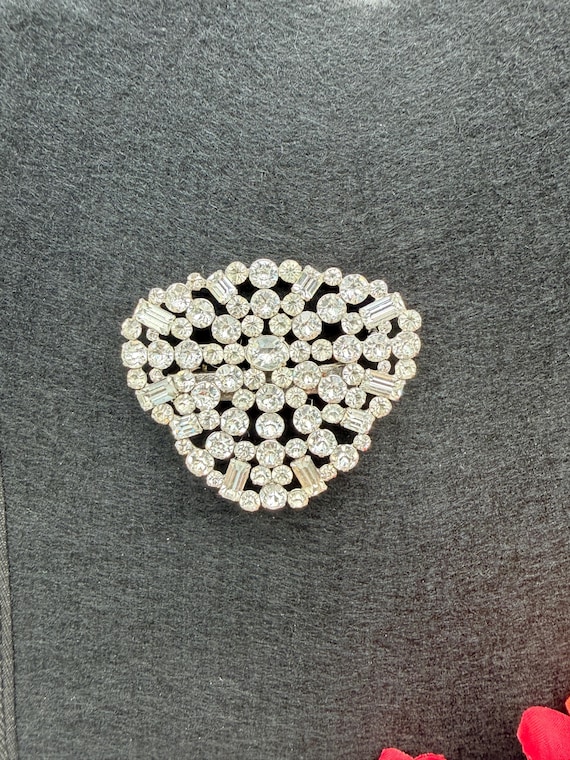 Vintage MidCentury Rhinestone Statement Brooch - image 10