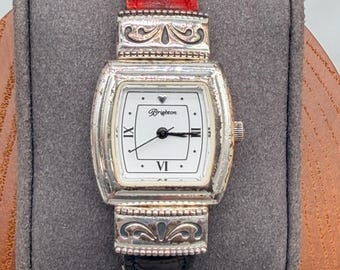 Omkeerbaar leren Brighton Waterford-horloge: rode en zwarte verstelbare band