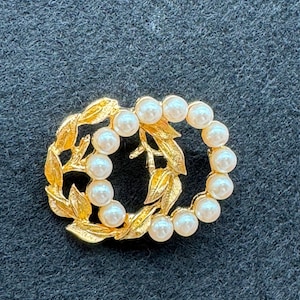 Richelieu Brooch Rare Opulent 1950