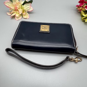 NEW - Vintage Dooney & Bourke Navy Zip Around Leather Wristlet
