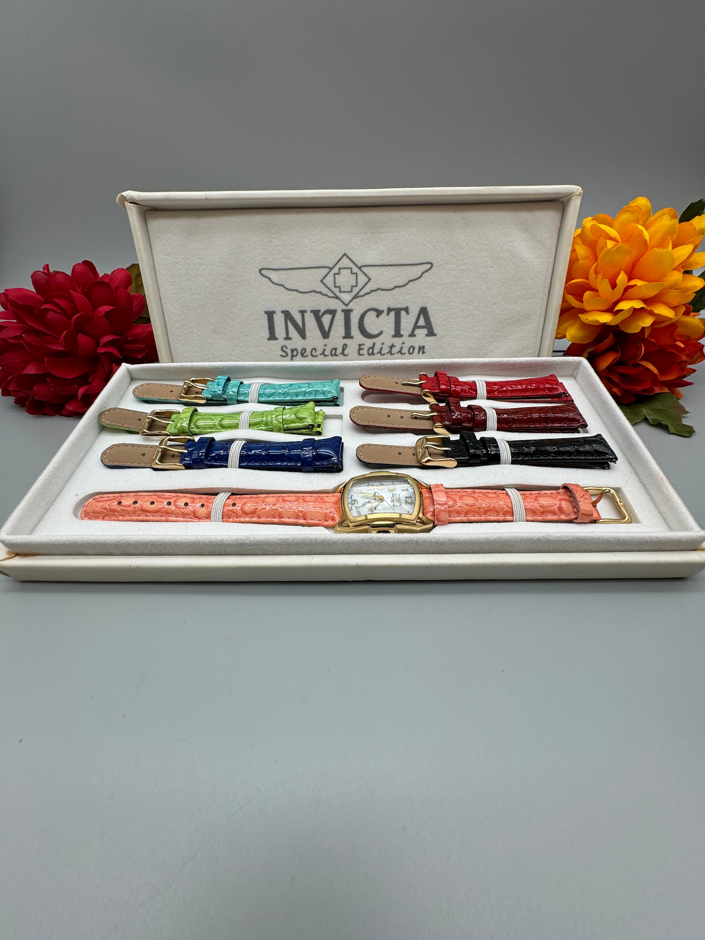 NIB Invicta Lupah Special Edition Watch set with 7 leather colored bands