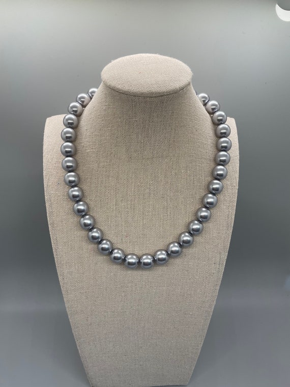 Banana Republic Gray pearl 16" necklace