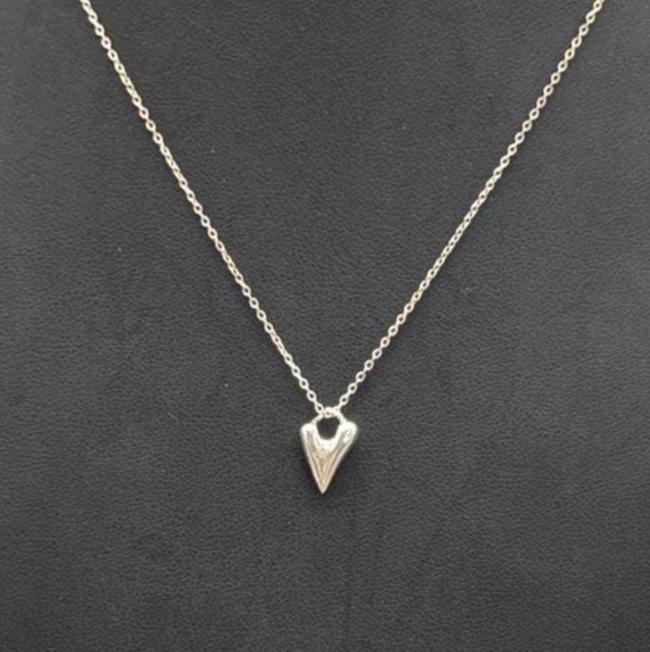 Robert Lee Morris Sterling Silver 925 Small Twisted Heart Necklace