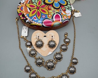 Goldenes Geschenk Set mit Kette, Armband und Ohrringen aus Metall im Ruhestand