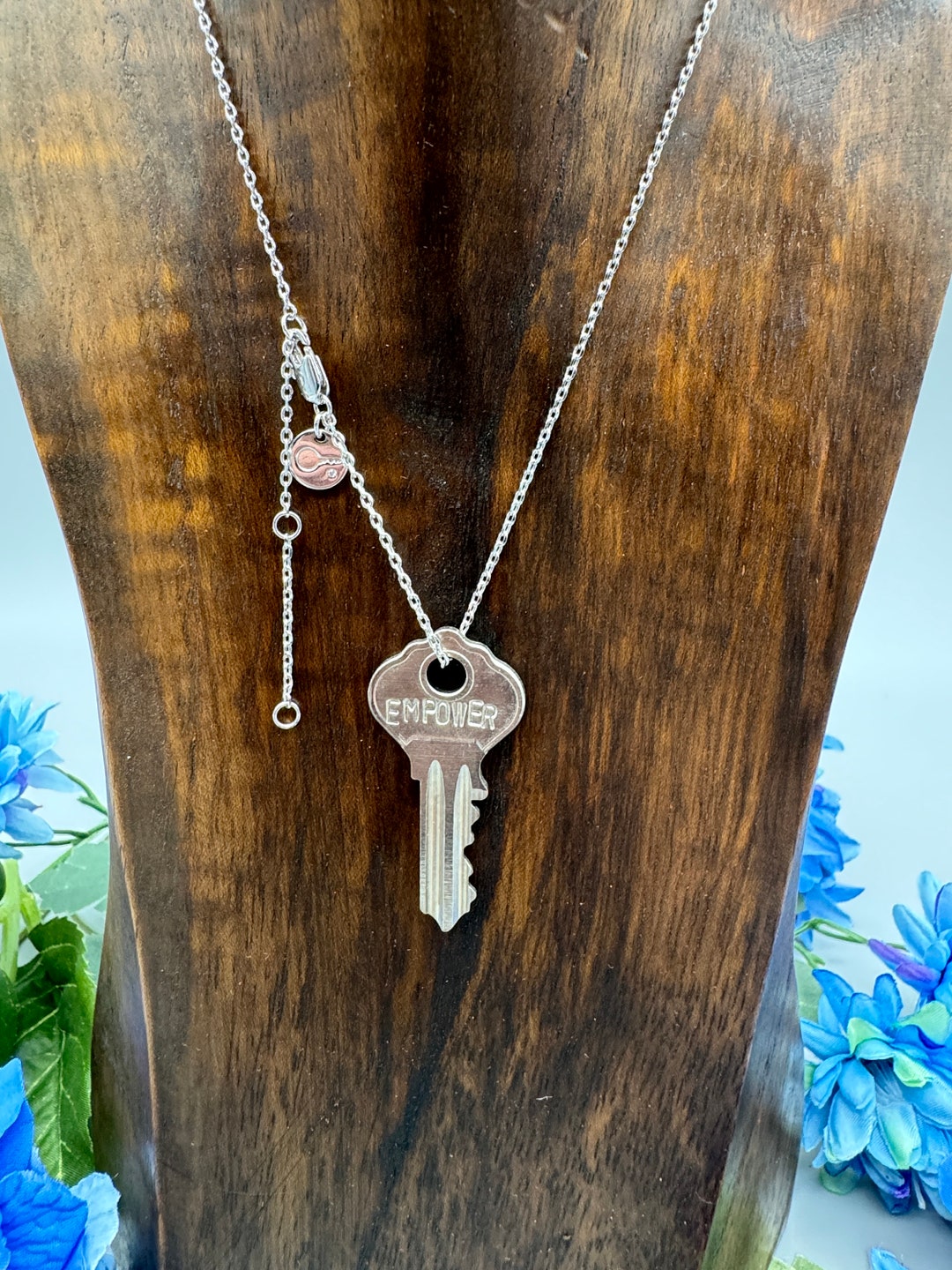 THE GIVING KEYS♡選べるチェーン♪Dainty ネックレス!! The Giving Keys Dainty Key Silver Necklace - Empower - Etsy