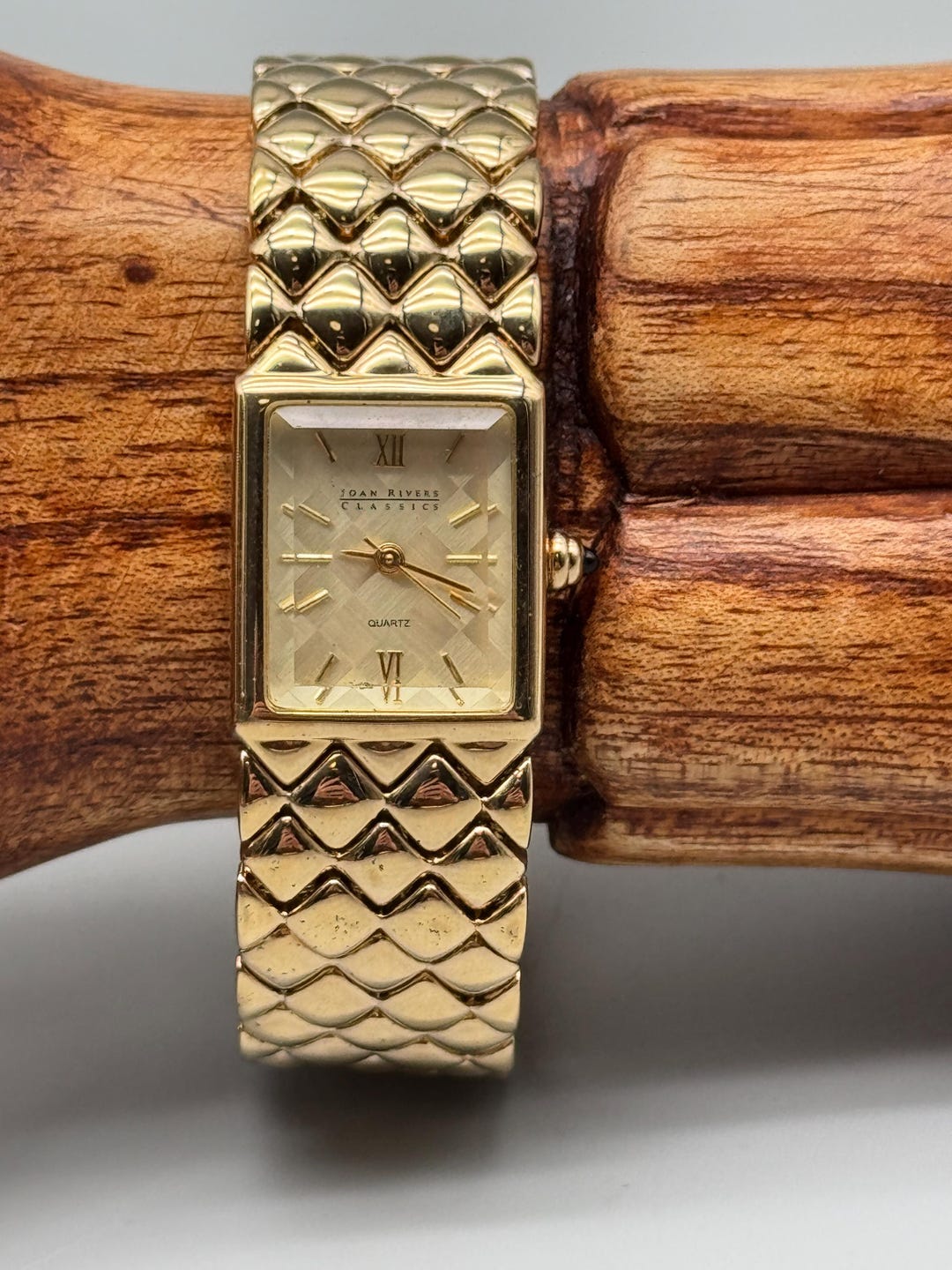 NIB Orologio Joan Rivers con cinturino trapuntato in oro e