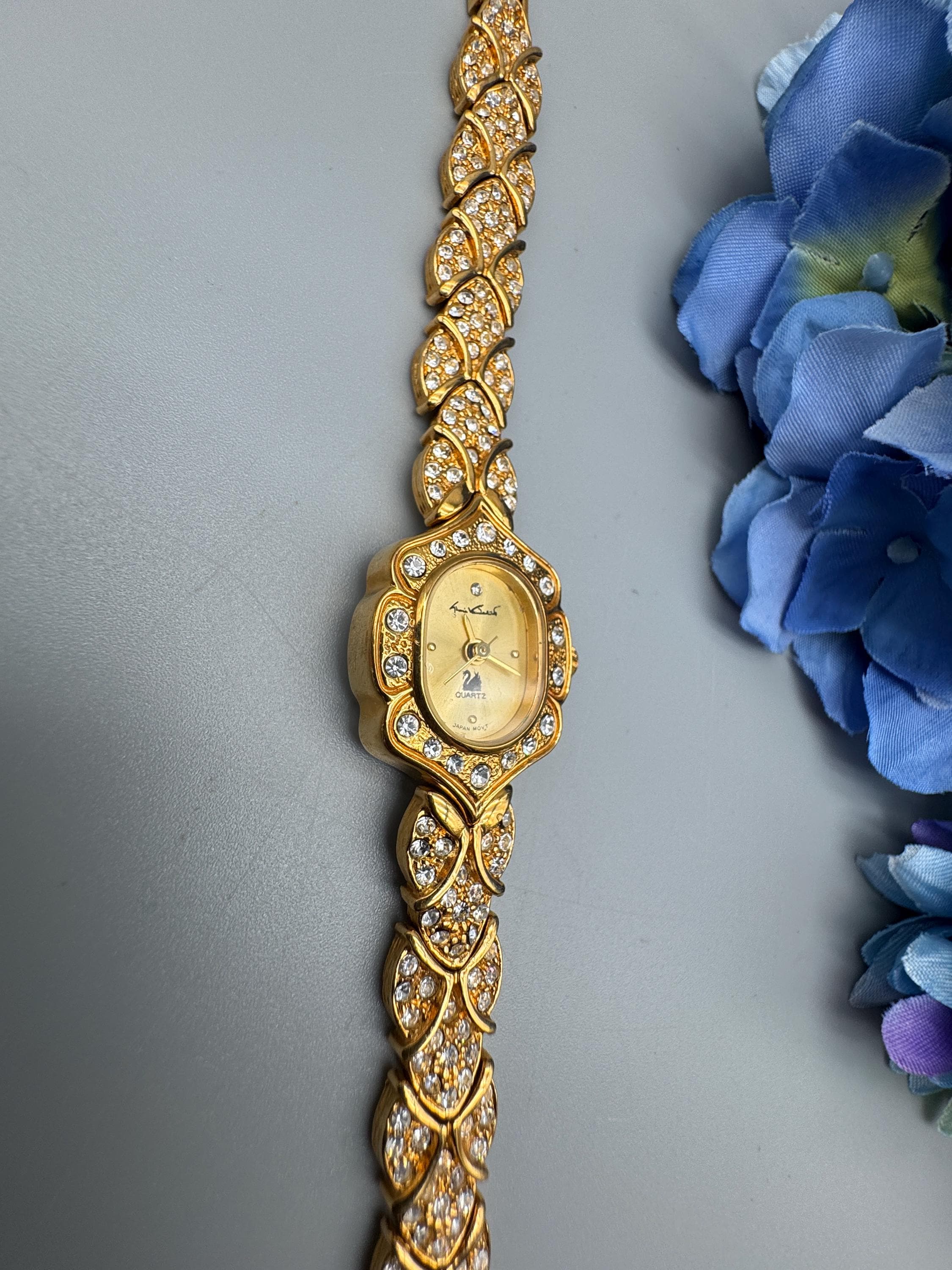 Vintage Gloria Vanderbilt Quartz Gold Tone Watch With  display picture 1
