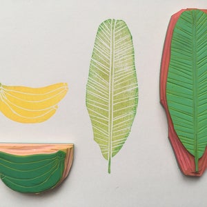 Bananenfrucht + Blatt handgeschnitzter Stempel Stempel Palmblatt Druck