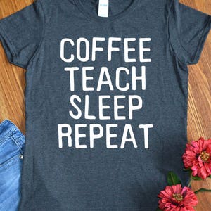 Leraar Shirts grappig cadeau koffie leren slaap herhalen Tshirts voor School leerkrachten Womens dames T-shirts onderwijs