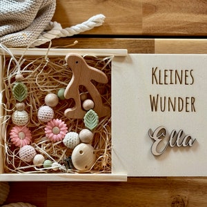 personalisiertes Geschenkset in Natur Holzbox -  inklusiv Karte aus Büttenpapier - Geschenk zur Geburt - Taufe - Motiv Hase