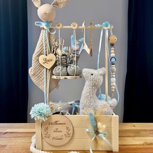 Babygeschenk - Baby Kleiderstange - Windeltorte - personalisierte Babygarderobe, Geschenk zur Geburt, Holzkiste mit Namen, Babyparty