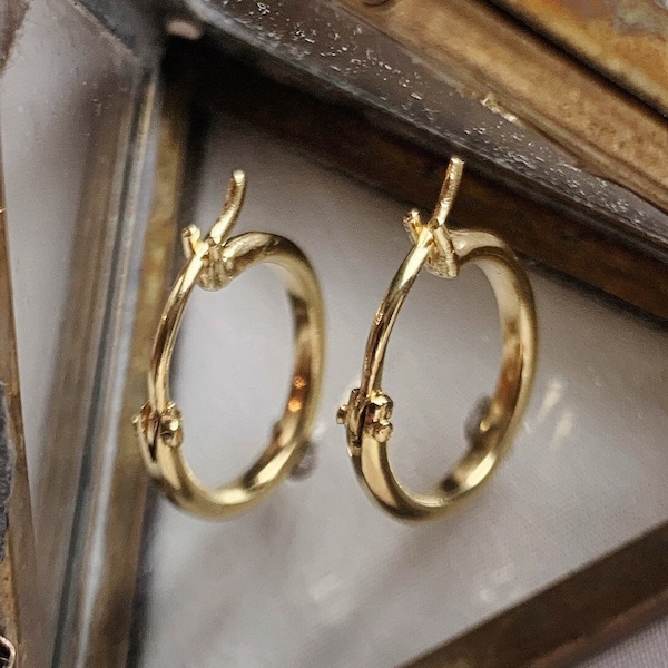 Chunky Gold Hoops, Modern huggie hoop earrings handmade in recycled yellow golds. Sustainable solid gold hoop earrings