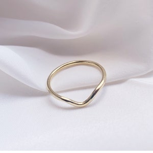 wave detail or curved wedding ring handmade to order in recycled golds by sustainable jeweller rebekah ann uk