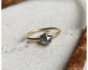 Bespoke Eco-Friendly Alternative Engagement ring consultation with Rebekah Ann - Recycled gold and Trillion diamond