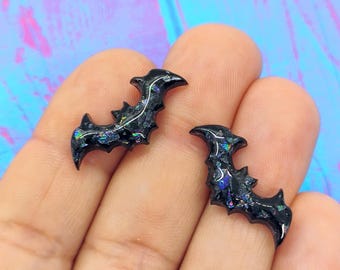 Pendientes de murciélago con purpurina negra: joyería holográfica de Halloween