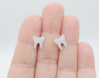 Mini pendientes molares - Brillo de polvo de diamante - Regalos para dentistas, regalos para el Hada de los Dientes, pendientes dentales, aretes dentales, higienista dental