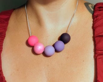 Collar de cuentas de arcilla polimérica: joyería llamativa