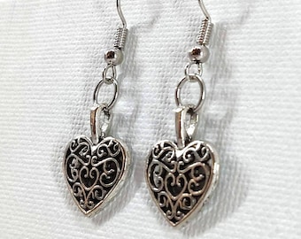 Filigree Heart Dangle Earrings / Wedding Jewelry / Bridal Jewelry / Heart Jewelry /Gifts for Her / Gifts for Mom / Fancy Earrings / 10108