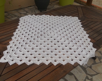 Crocheted cover made of 100% white alpaca thread