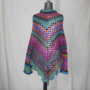 Multicolored poncho with lace border sleeve