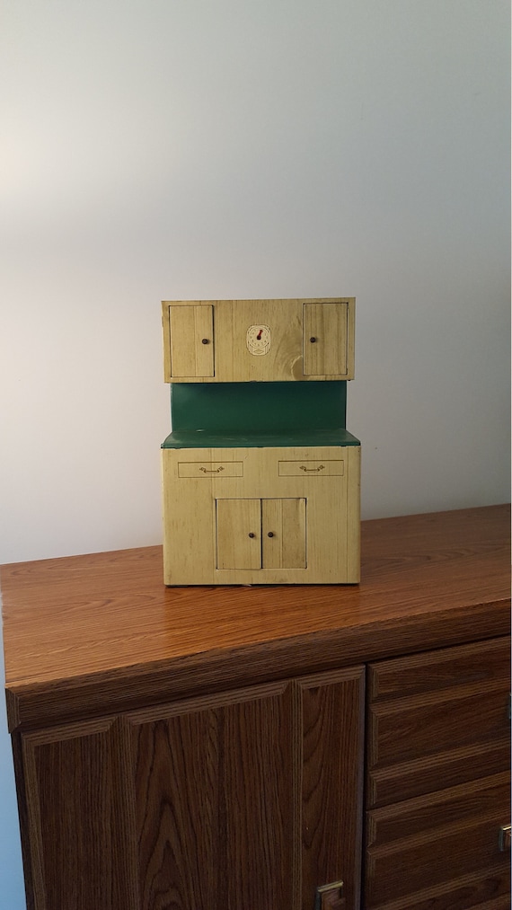 Toy kitchen cupboard new arrivals