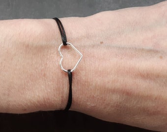 bracelet cœur cordon fin pour femme, idée cadeau fête des mères