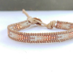 Dainty bracelet woven with beige seeds beads for woman