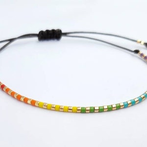 Pulsera minimalista de arcoíris con cuentas Miyuki sobre cordón fino, para hombre, idea de regalo para mujer y niño.
