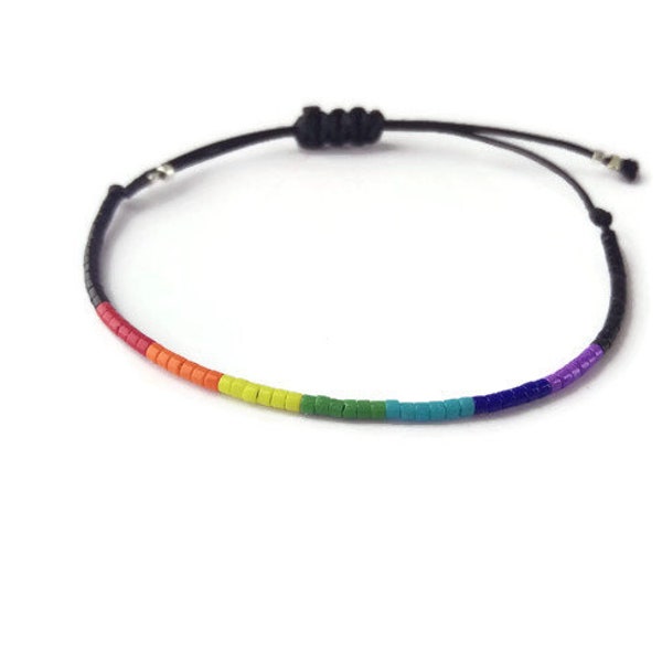 bracelet arc en ciel minimaliste en perles miyuki sur cordon fin, pour homme, femme, enfant.