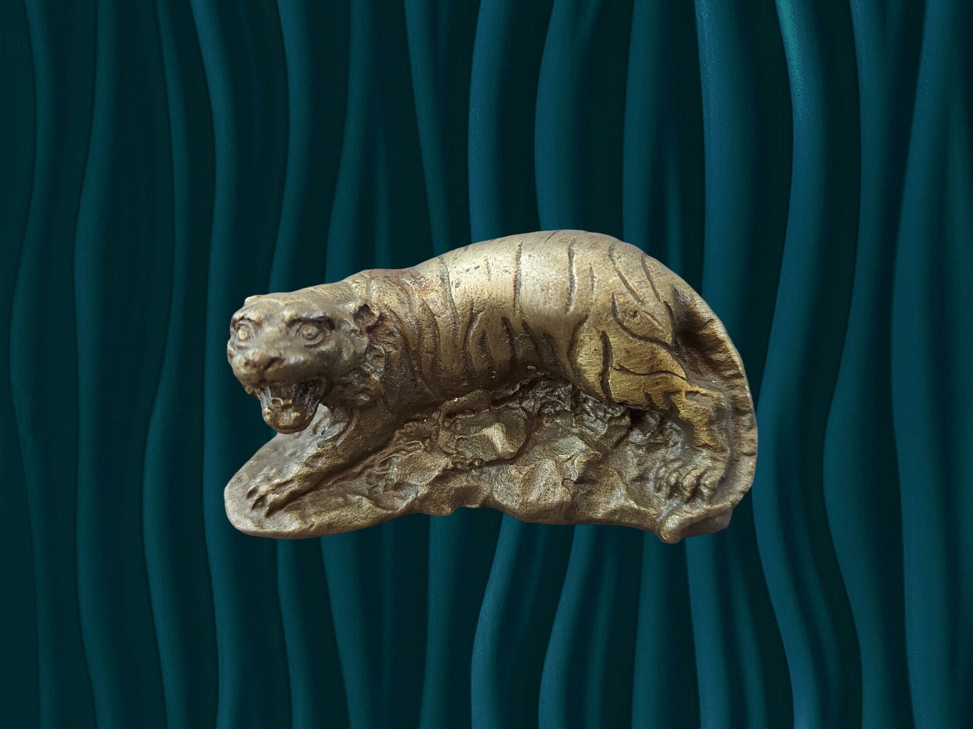 Massiver Messing Tiger Figur / Handgefertigtes Ornament / Tierskulptur / Retro Wohnaccessoire / Büroregal / Tischdeko