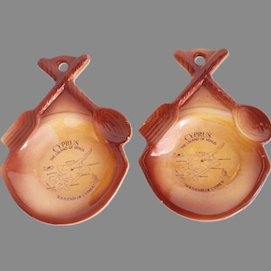 assiette en céramique en forme de poisson vintage - souvenir de l&#39;île de Vénus de Chypre - décoration d&#39;intérieur rustique - objets de collection nautiques - art mural rétro
