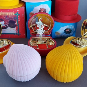 Vintage Tanzen Ballerina Spieluhr Schmuckstück Schmuckschatulle Hochzeit Ring Box Shell Form Nos Einzigartige Neuheit Geschenke Wohndekor
