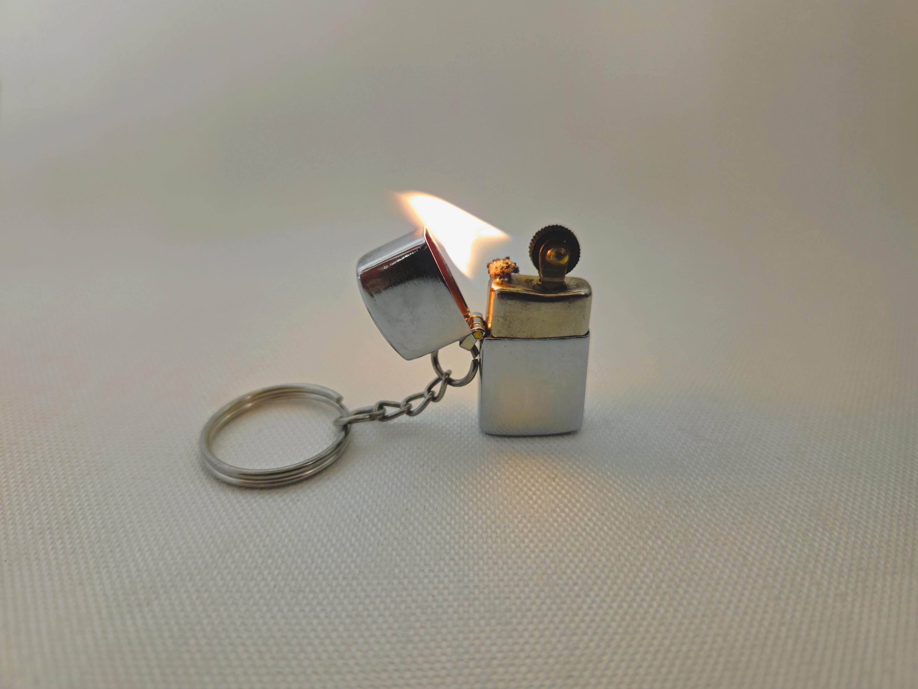Vintage Mini Lighter Keychain - Collectible Retro Fluid Lighter