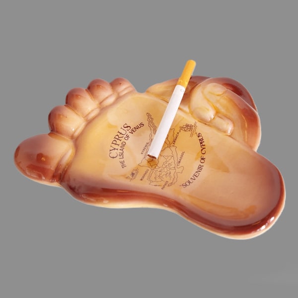 Nostalgic Cyprus Island Map Foot-Shaped Ashtray - A Unique Amber-Toned Collectible - Vintage Souvenir - Gift for Smokers - Retro Home Decor