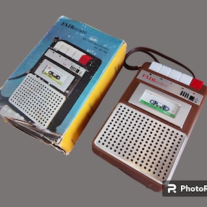 Vintage AM Transistor Portable Pocket Radio Fair Sonic Made In Hong Kong Home Decor Gifts
