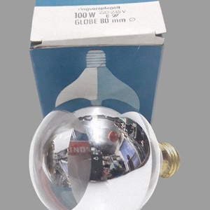 May include: A silver globe light bulb with a clear glass base. The bulb is in its original packaging, which is blue and white and says "Lindner ringverspiegelt 220-230V 100W E27 GLOBE 80 mm".