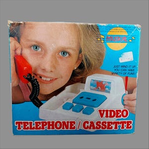 Vintage Musik Spielzeug - Telefon Video Kassette - Original Box - Retro Wohn Dekor - Sammler Geschenk - Nostalgisches Sammlerstück