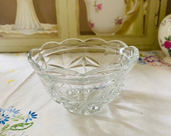 Adorable Vintage Depression Glass Bowl/Trinket Box