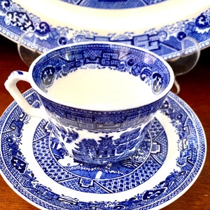Stunning Vintage Victoria Porcelain Fenton  Duo Chinoiserie
